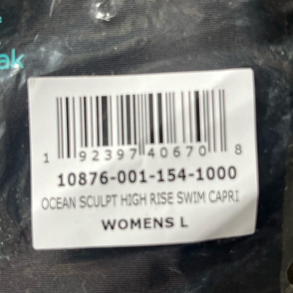 Coolibar Ocean Sculpt High Rise Swim Capri Black Leggings - Picture 3 of 5